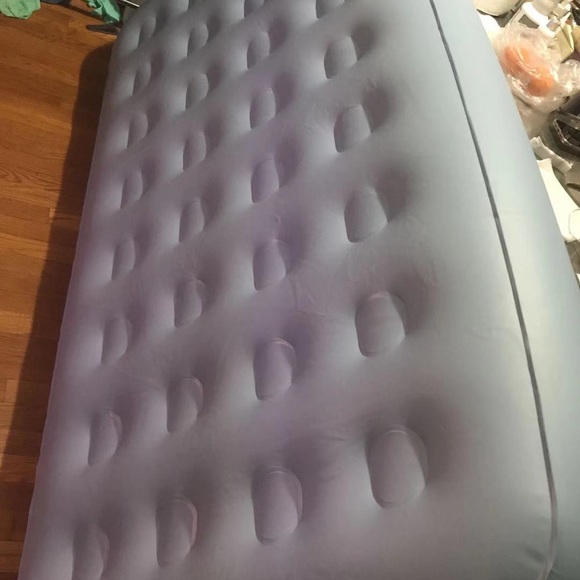 Single air mattress - Picture 2 of 6